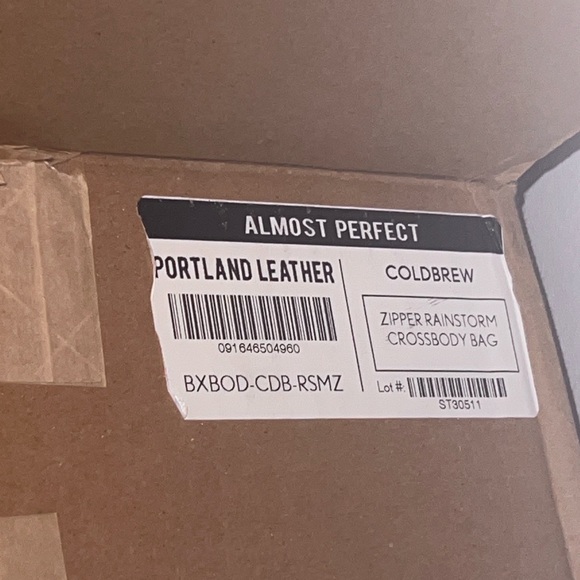 Portland Leather Coldbrew large zip raindrop EUC - Picture 10 of 10